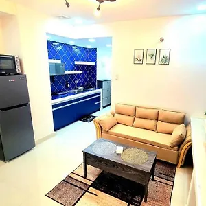 Apartment Bgc Beautiful Large 1 Bedroom Sleeps 3 Adults, Manila