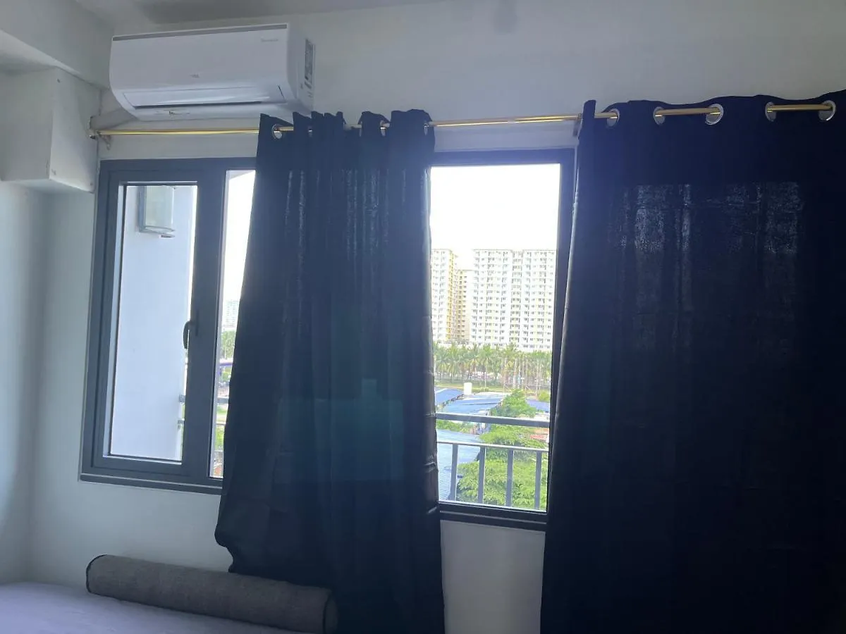 Shore MOA: Cozy Family Apartment with Pool and Entertainment Access Manila Philippines