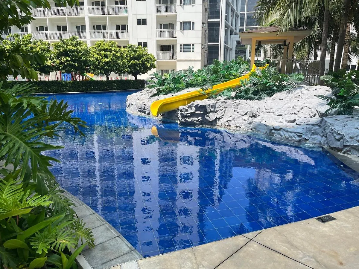 Shore MOA: Cozy Family Apartment with Pool and Entertainment Access Manila Philippines