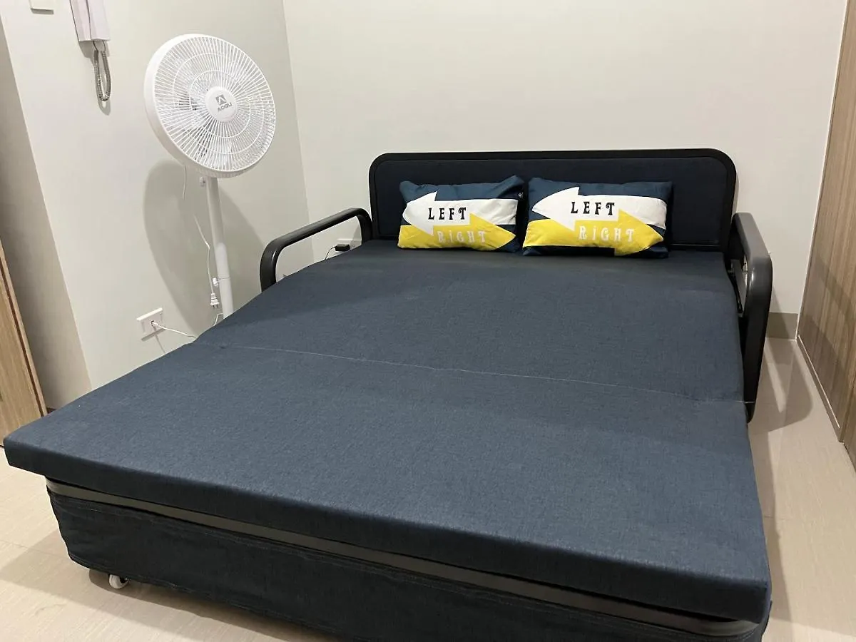 Shore MOA: Cozy Family Apartment with Pool and Entertainment Access Manila