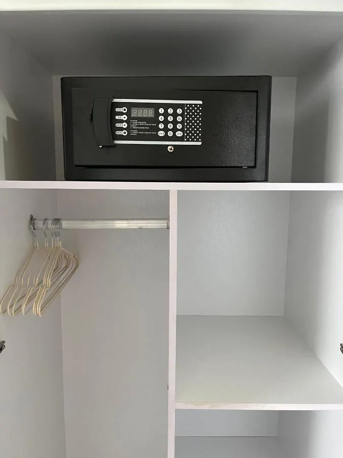 Shore MOA: Cozy Family Apartment with Pool and Entertainment Access Manila