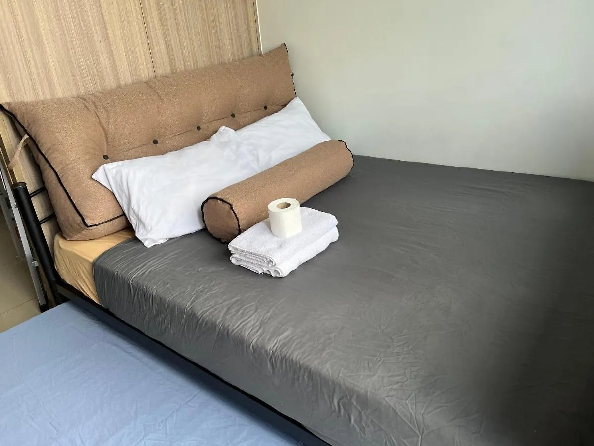 Shore MOA: Cozy Family Apartment with Pool and Entertainment Access Manila