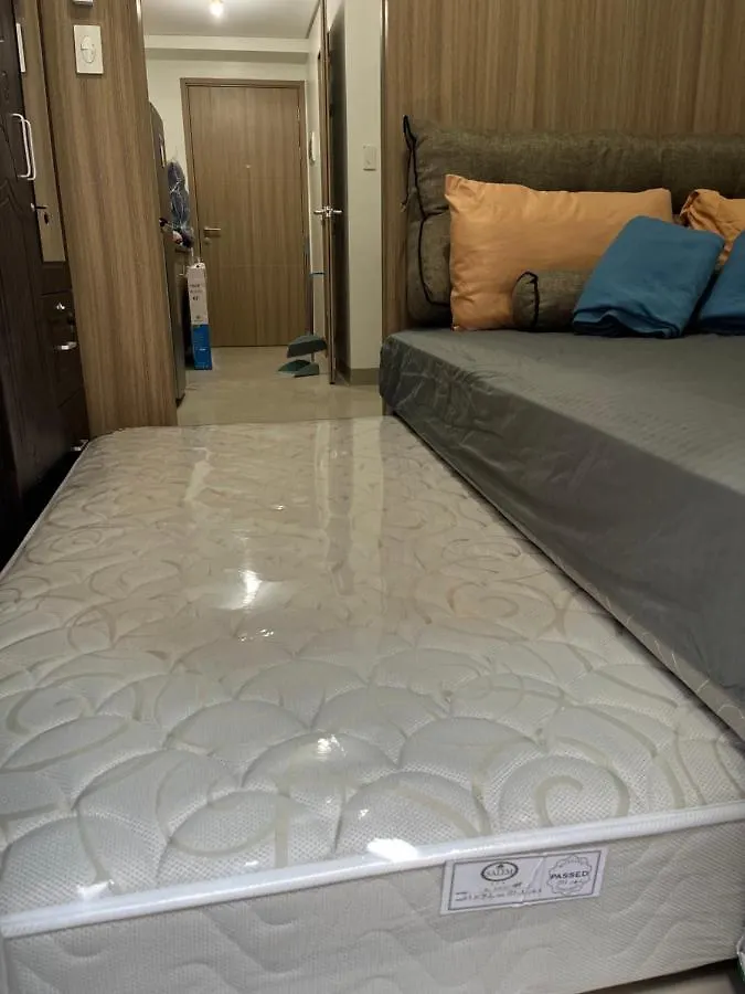 Shore MOA: Cozy Family Apartment with Pool and Entertainment Access Manila
