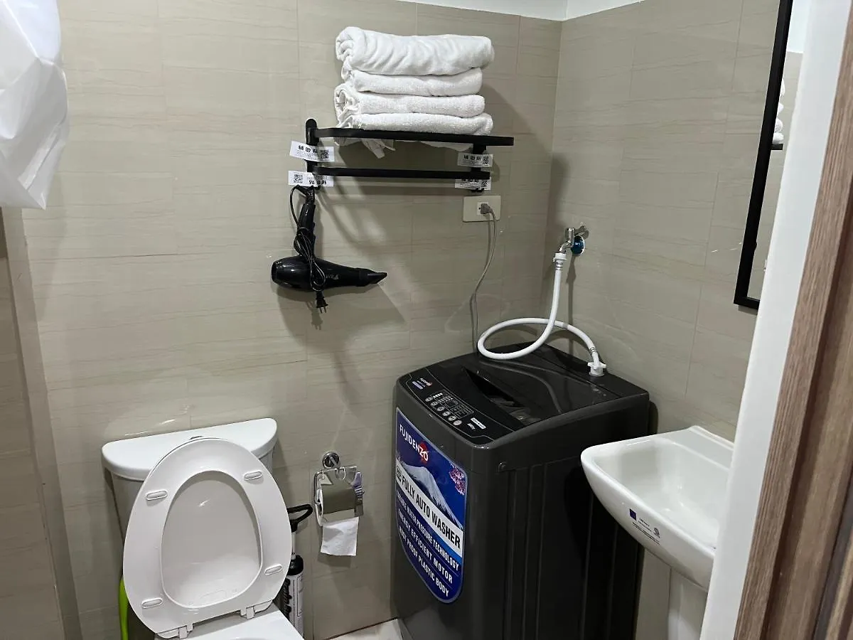Shore MOA: Cozy Family Apartment with Pool and Entertainment Access Manila