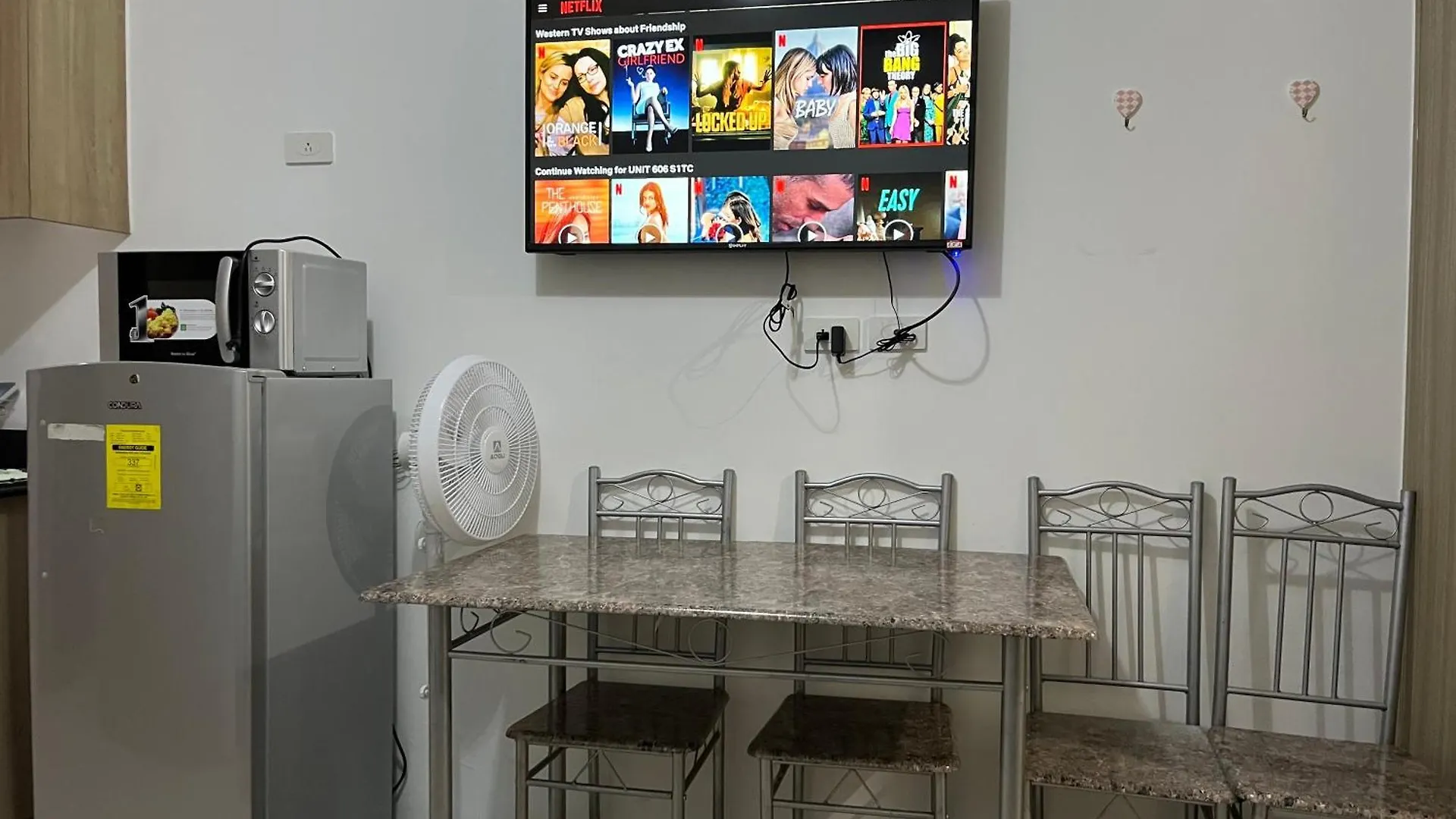 Shore MOA: Cozy Family Apartment with Pool and Entertainment Access Manila Philippines