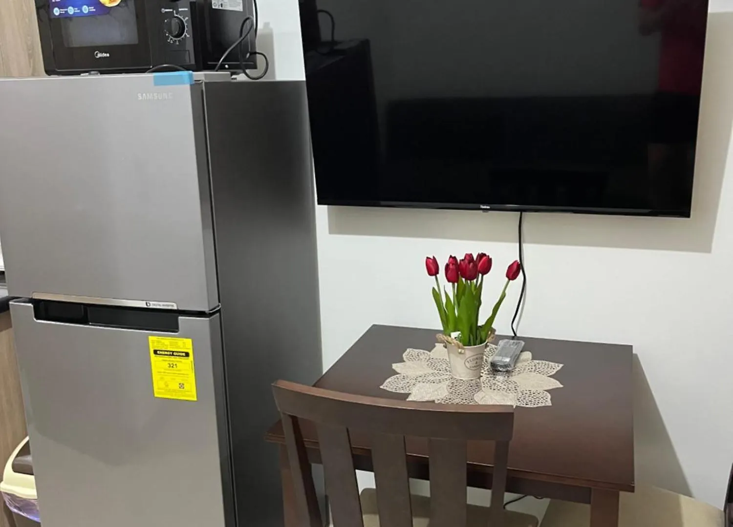 Shore MOA: Cozy Family Apartment with Pool and Entertainment Access Manila Philippines